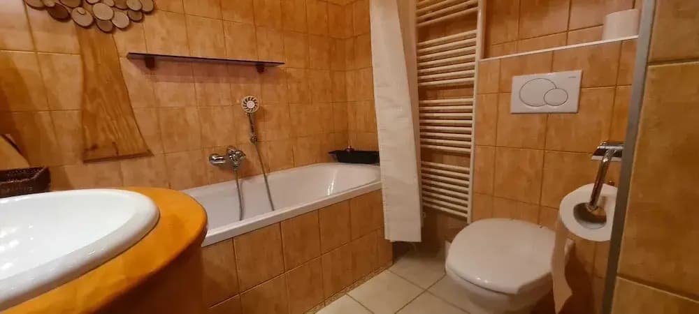 Elegant 2BR Prime Central Location - photo 8