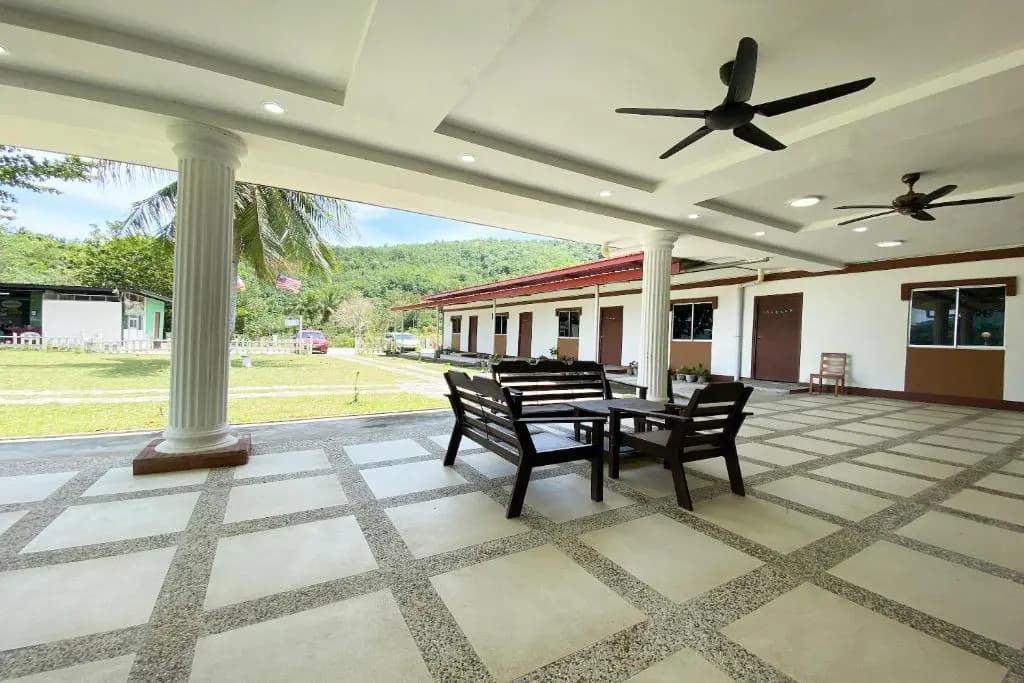 OYO 90317 Ambong Bay Resthouse - photo 10