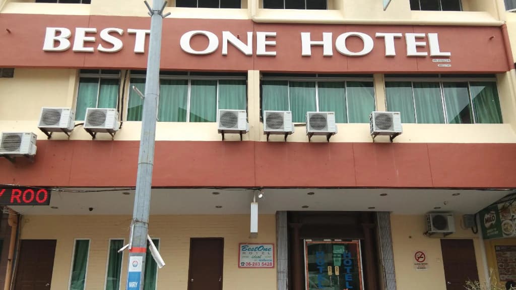 OYO 90470 Best One Hotel - main photo
