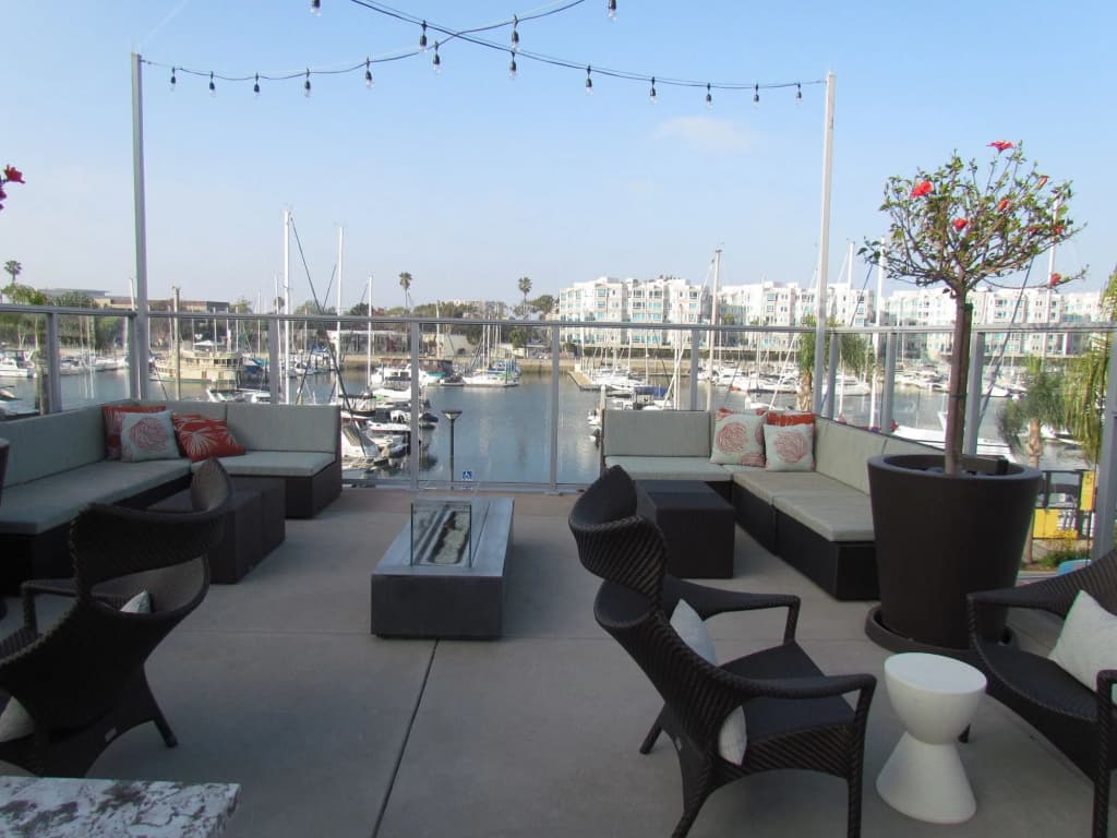 Apartment with Full Amenities - Miracle Mile - photo 7