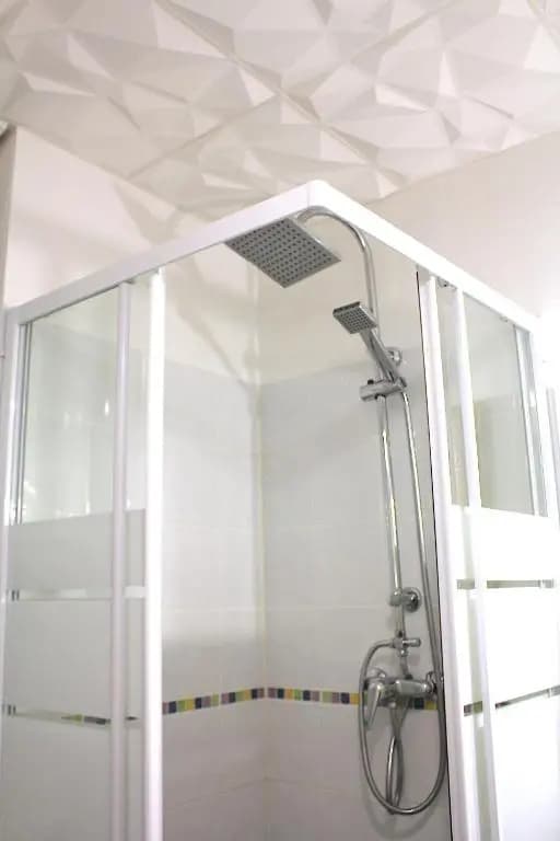 Apartment Center-2 Steps From SEA-Kitchen-Wifi-Air conditioning - photo 4