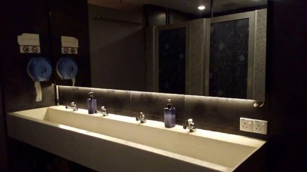 UFO Capsule Hotel - photo 9