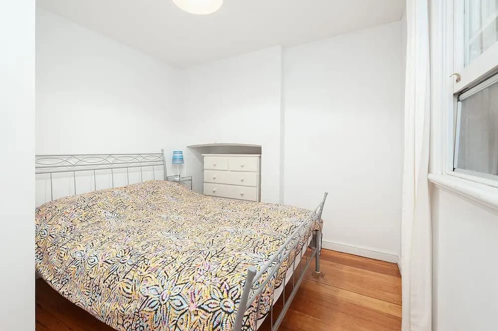 Charming Centrally Located 2 Bedroom Accommodation - photo 2