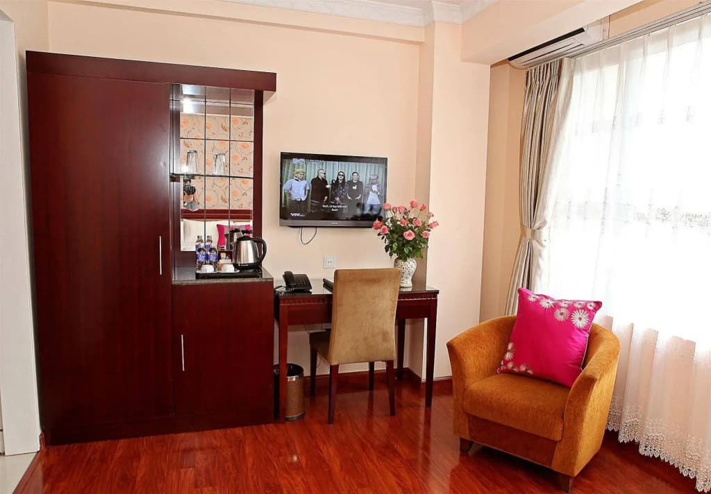The Flower Boutique Hotel & Travel - photo 4