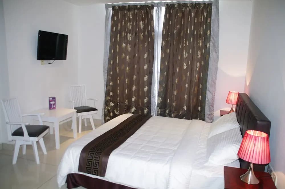 JB City Shopping Mall Apartment - photo 4