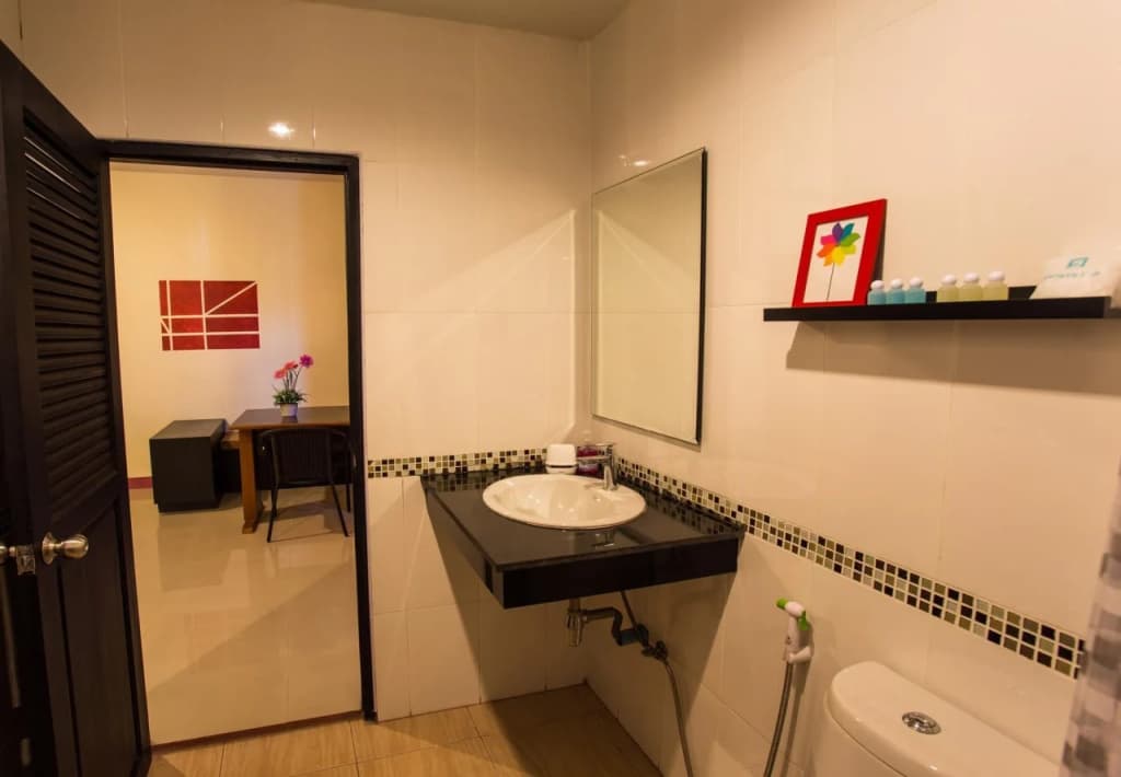 Lavender Patong Hotel - photo 8