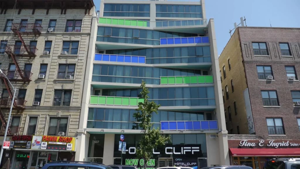 Hotel Cliff - photo 1