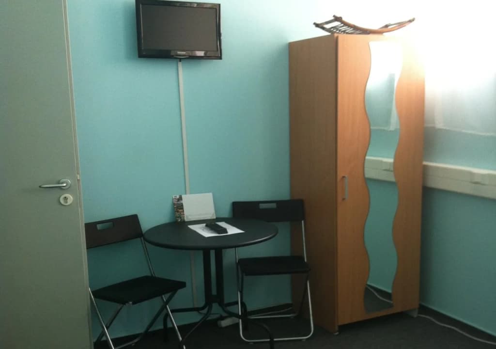 East Side Hostel - photo 4