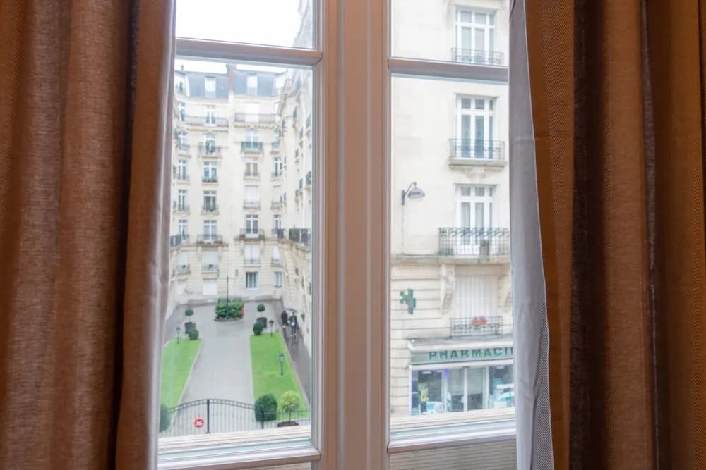 Chic & Spacious Flat at Tocqueville - photo 7