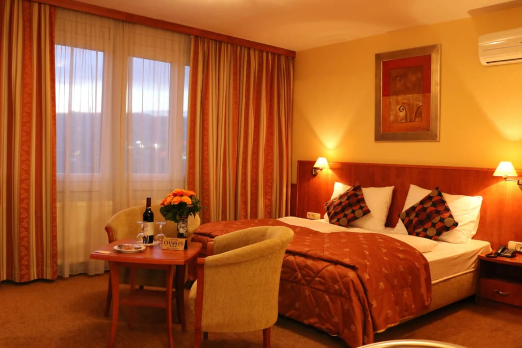 Hotel Charles - photo 2