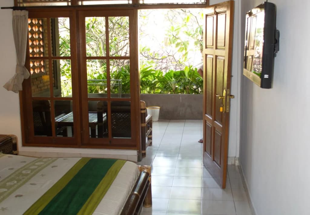 Bunut Garden Bed & Breakfast - photo 2