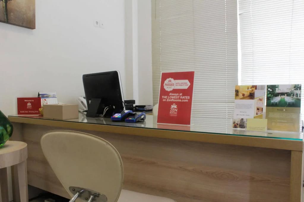 ZEN Rooms Kuningan Anggrek - photo 14