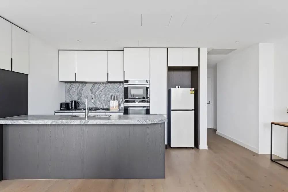 A Stylish 3BR Apt With Harbour Views, Free Parking - photo 13