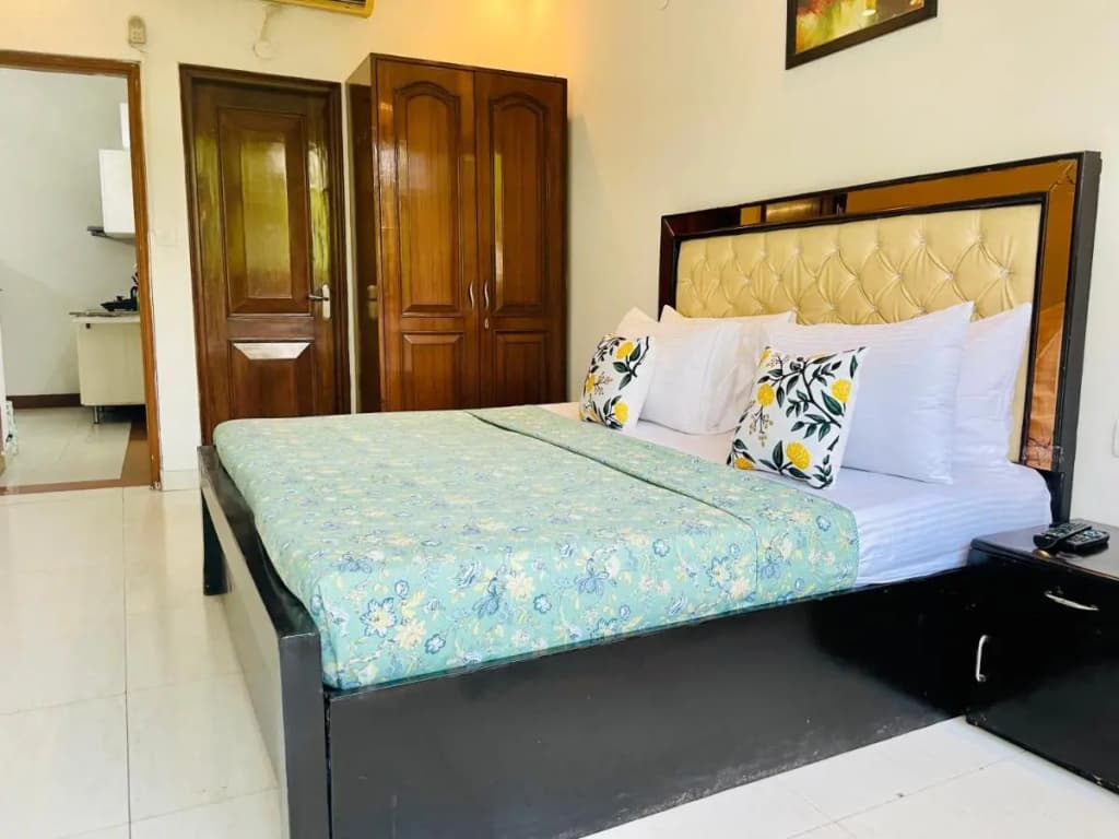 Bluo Studio Defence Colony Mkt - Kitchen, Balcony - photo 4