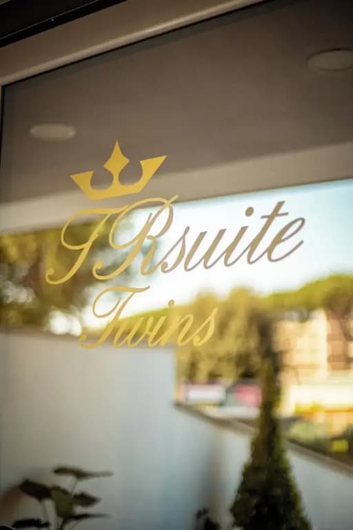 Twins Royal Suite - photo 3