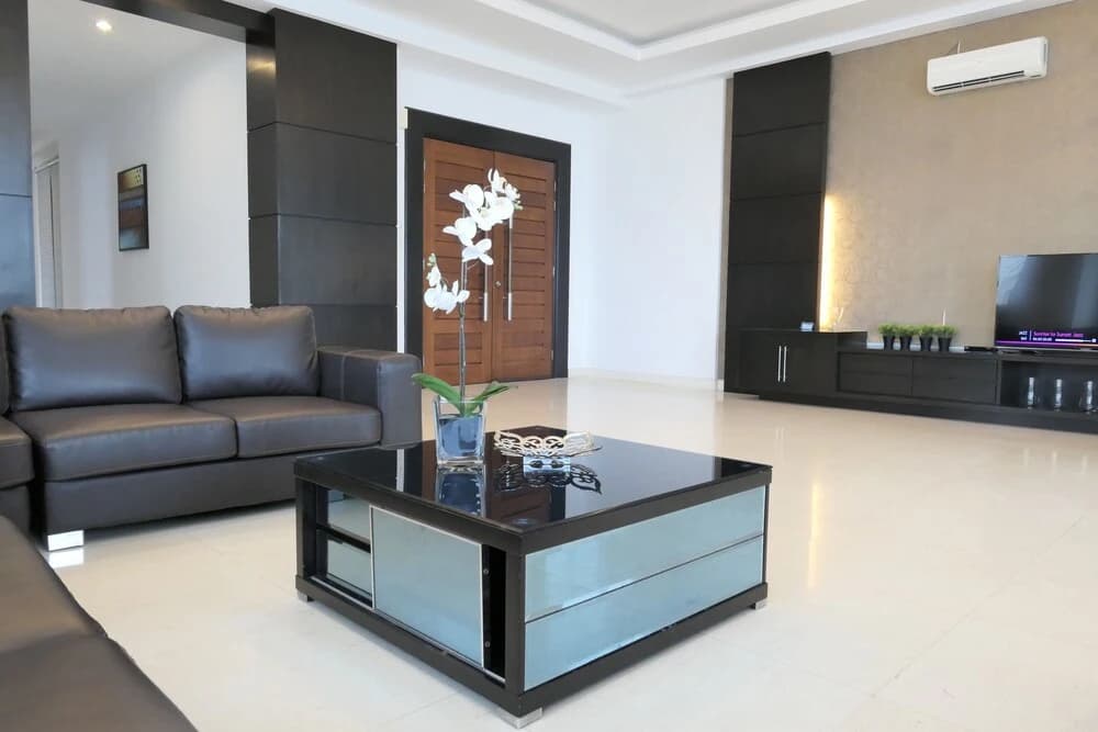 Gurney Seafront Supercondo 4B Penthouse - main photo