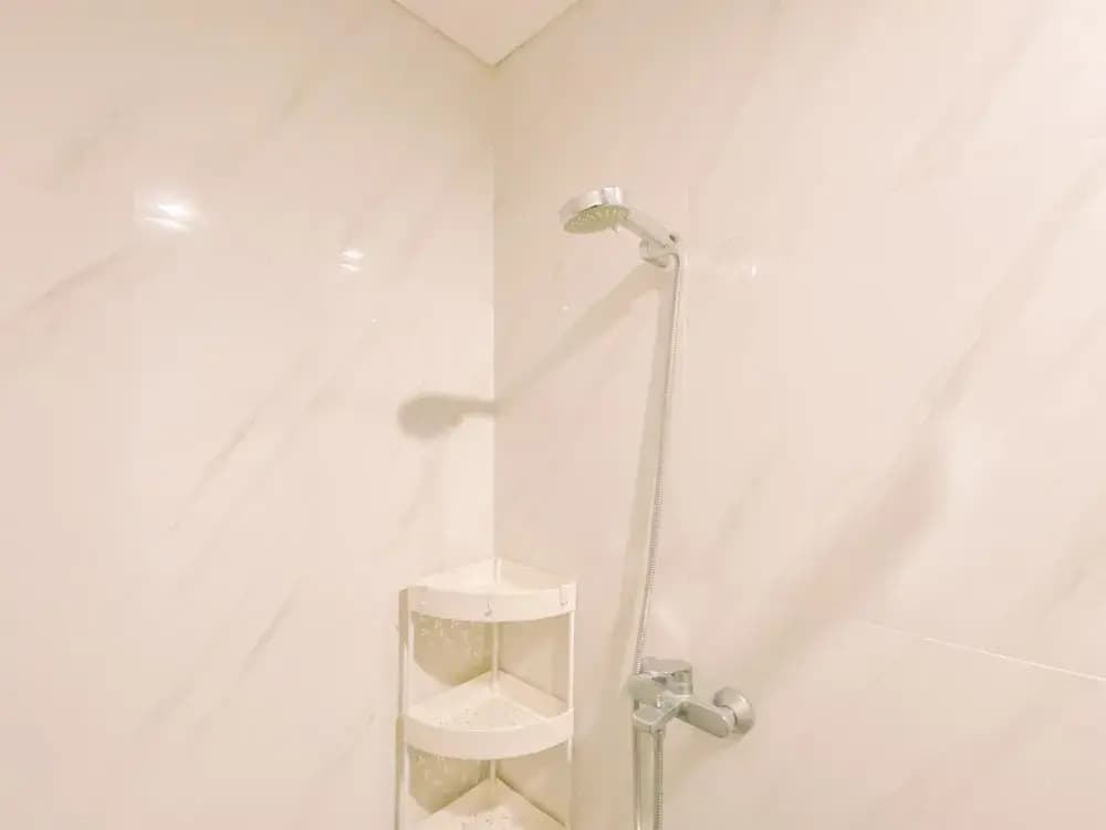 Homey and Warm 1BR at Ciputra World 2 Apartment - photo 6