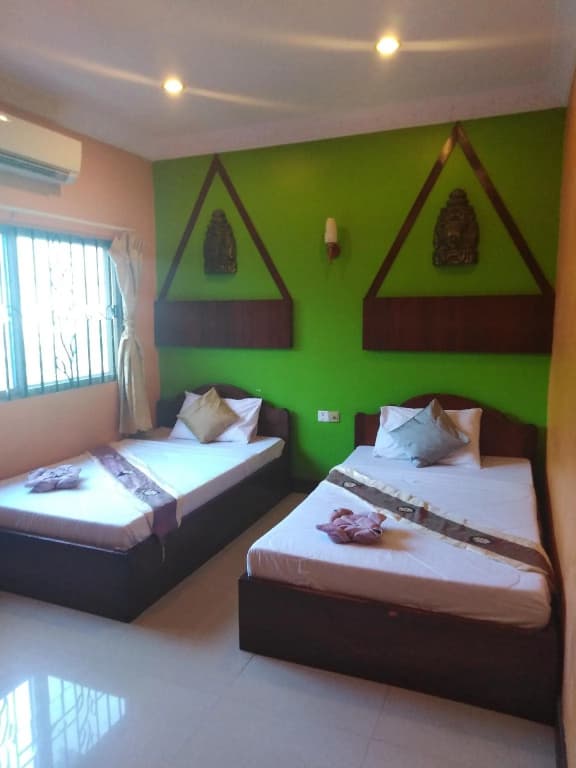 Latinos Hostel - photo 2