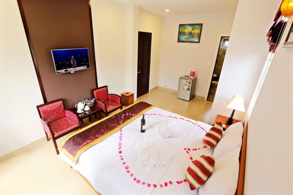 Well-To-Do Villa - photo 2