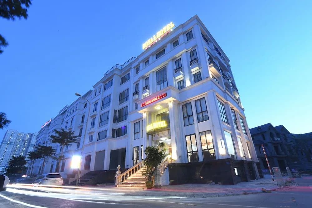 Royal Hotel II - main photo