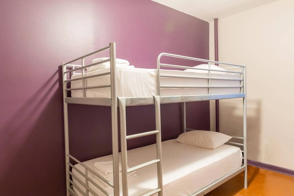 Broadway Hotel and Hostel - photo 6