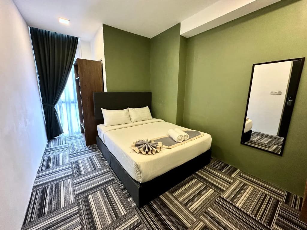 WE Hotel - photo 2