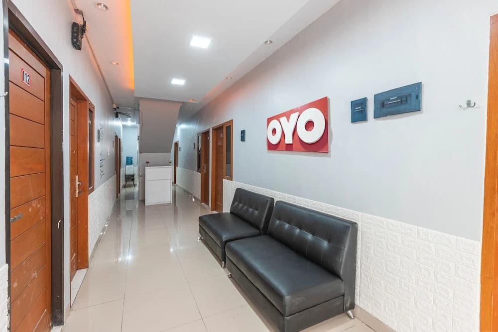 OYO 1070 Kuningan Residence - photo 13