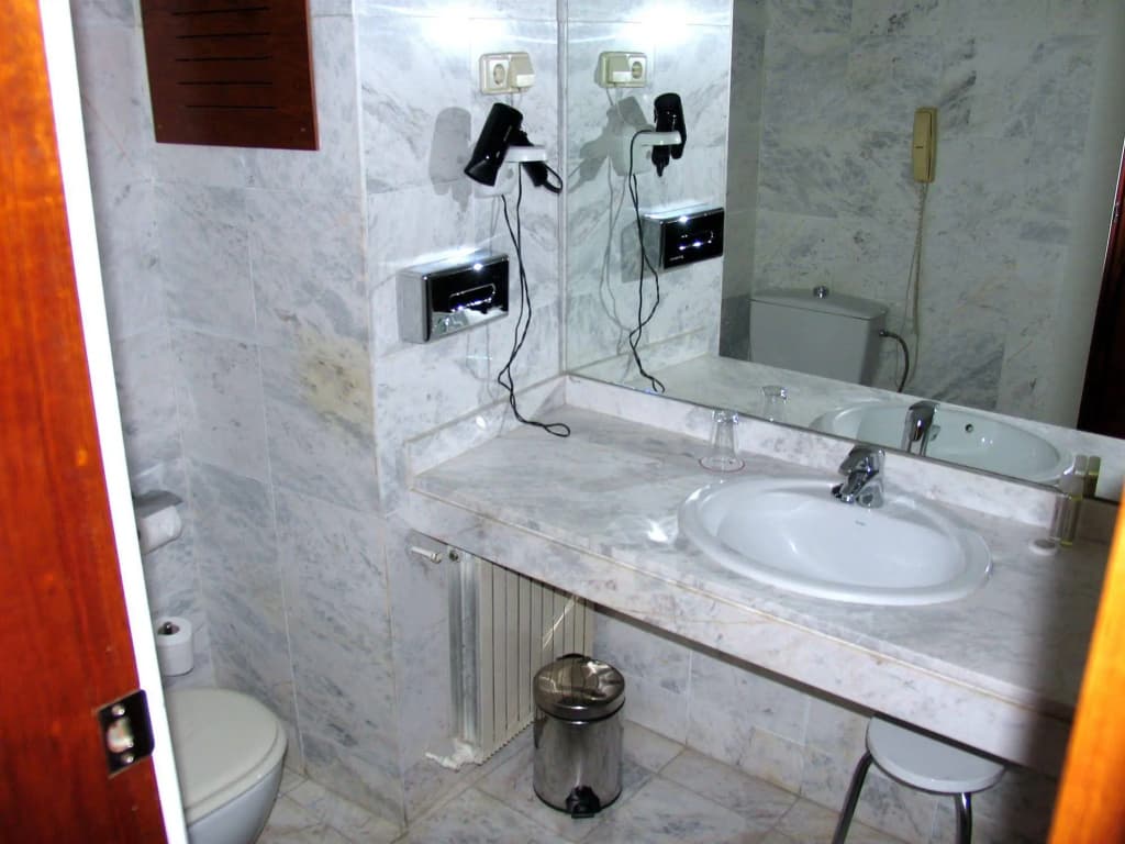 Ginosi Pedralbes Hotel - photo 8