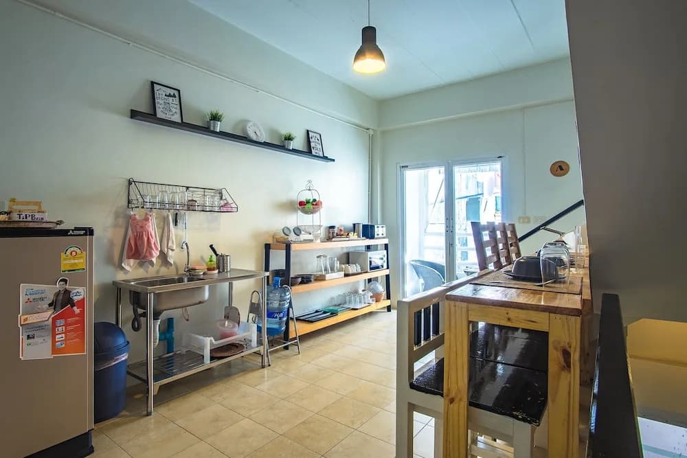 Oyo 529 The Hostel Phuket - photo 15