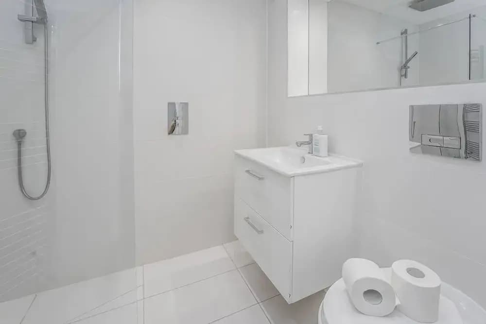 Luxury 2bed 2bath-ground Floor-free Parking - photo 9