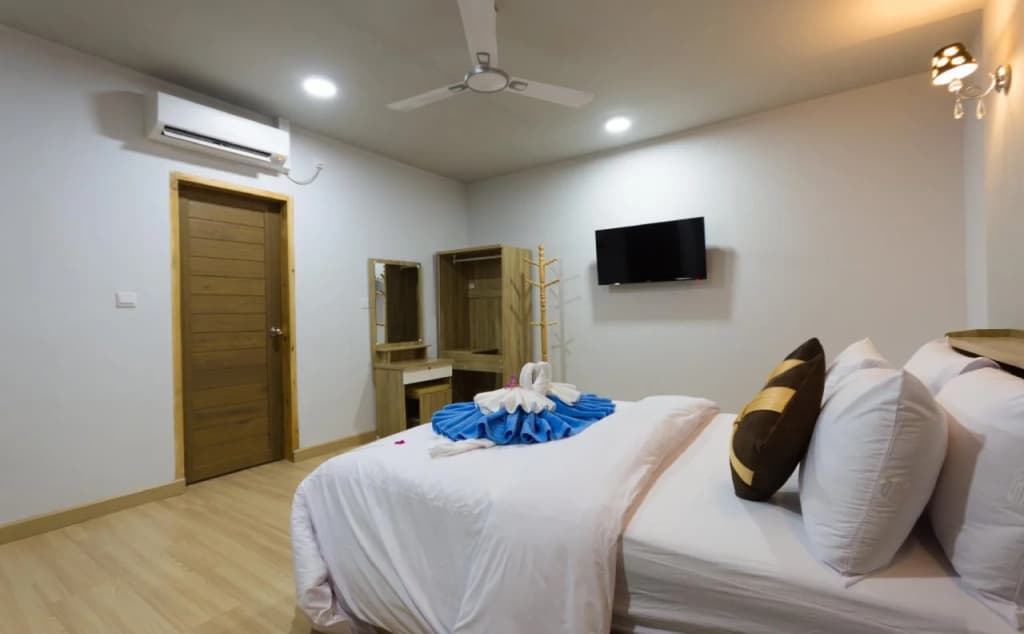 Beach Villa Ukulhas - photo 3