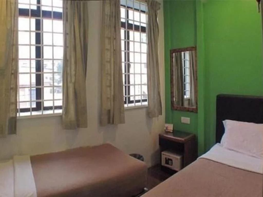 Green Hut Lodge - photo 3