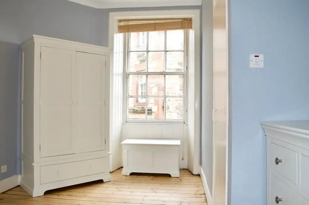 Centrally Located Meadows Flat - main photo
