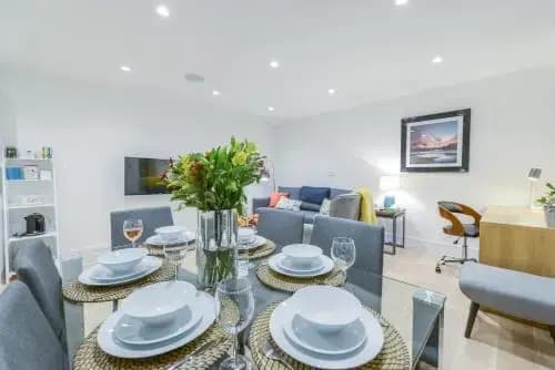 Stunning Ealing Apartment - photo 32