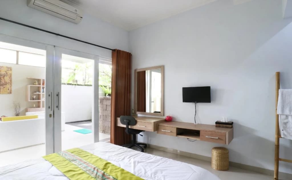 Pulasari Homestay & Villa - photo 2