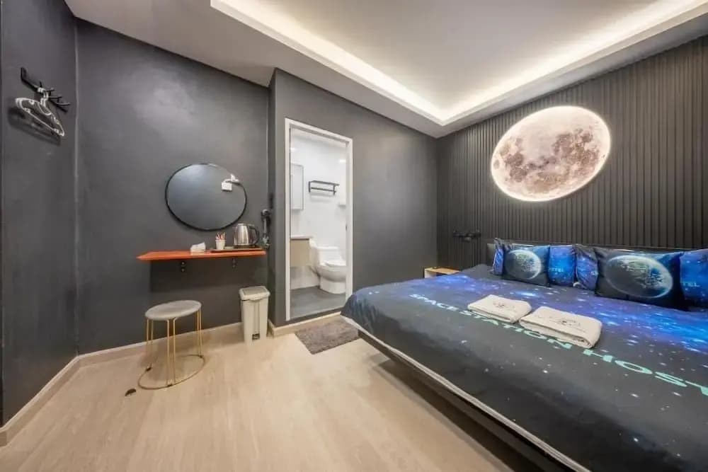 Space Station Hostel - photo 6