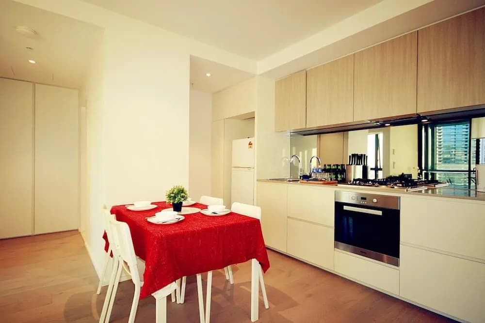 Onelife Docklands Luxury Apartment - photo 16