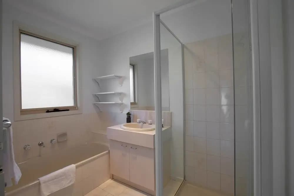 Comfy Beautiful House in Epping - photo 8