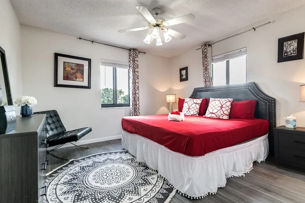 2 Bed2 Bath House with Backyard Jacuzzi - main photo