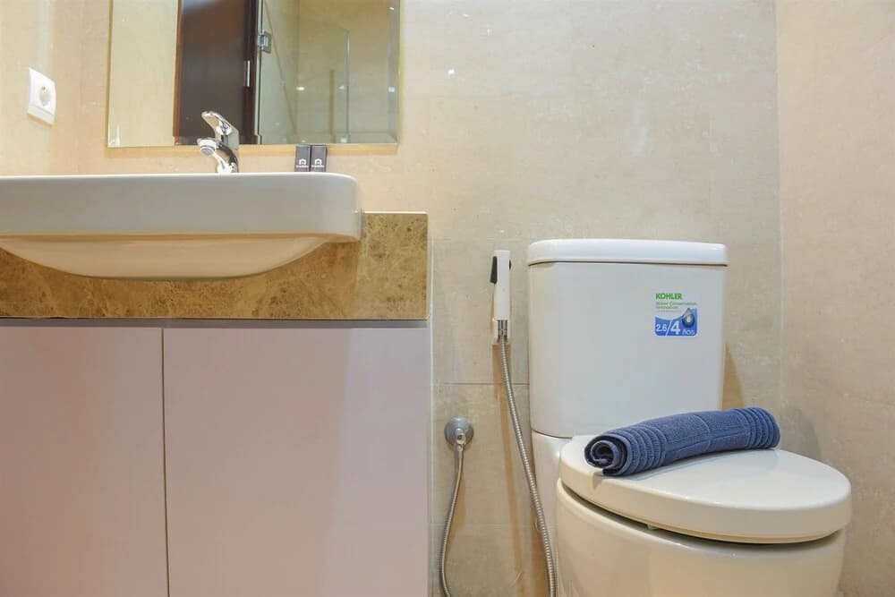 Comfortable And Warm Studio Room At Menteng Park Apartment - photo 6