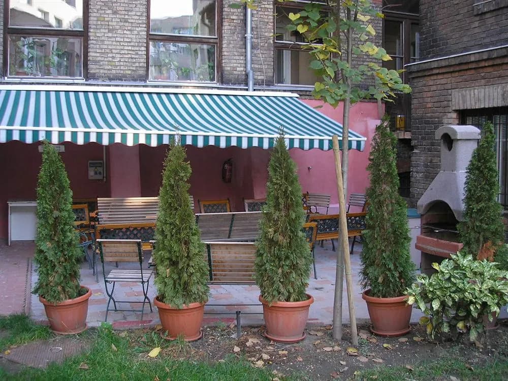City Hostel Corvin - photo 16