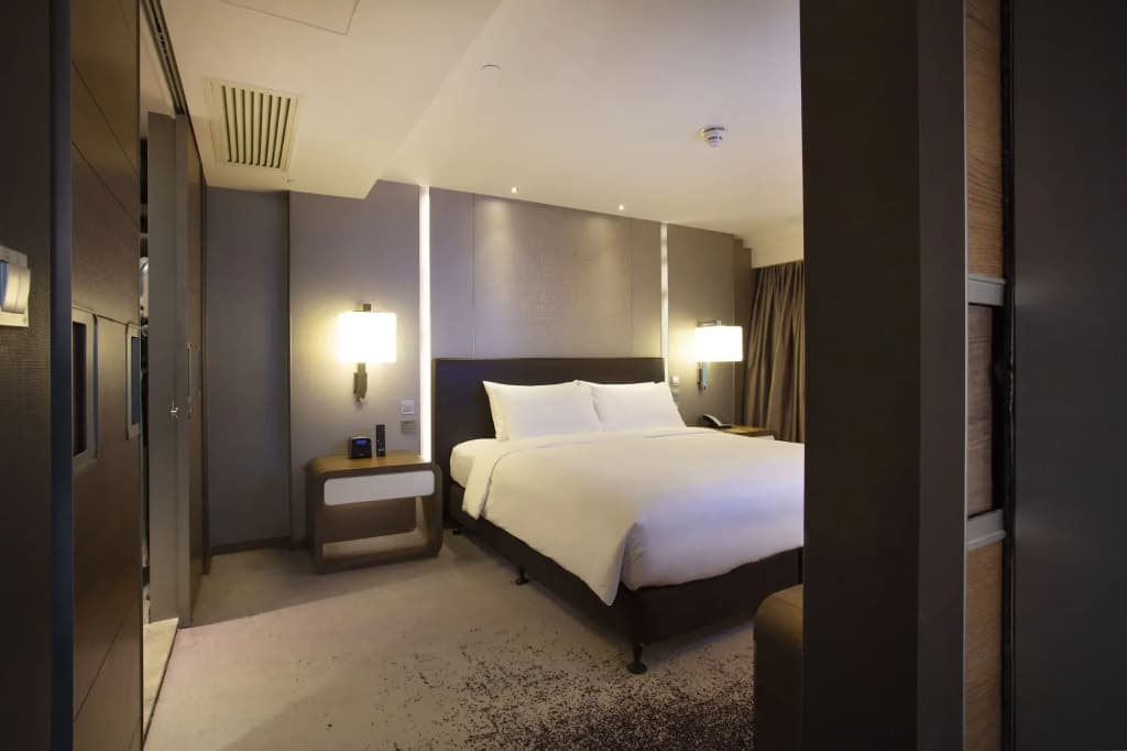 Royal Plaza Hotel - photo 26
