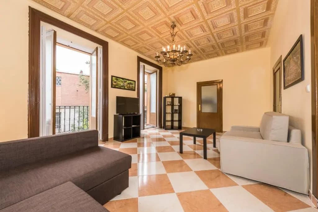 Grand Latina Apartment - photo 3