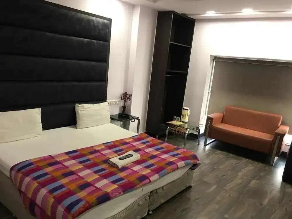 ADB ROOMS Hotel Saya Deluxe - photo 3