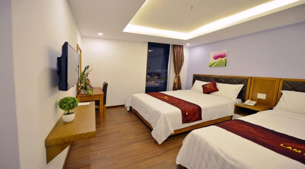 La Beach Hotel - photo 6