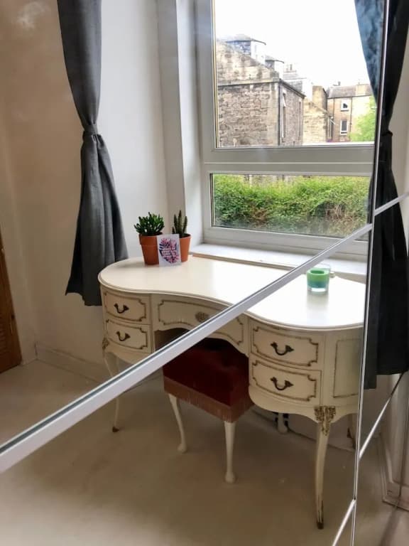 2 Bedroom Flat Near Leith - photo 3