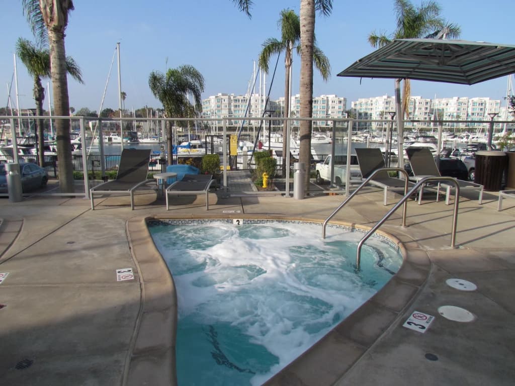 Apartment with Full Amenities - Miracle Mile - photo 2