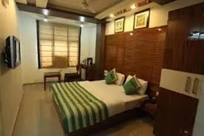 Hotel Chanchal Continental - photo 12