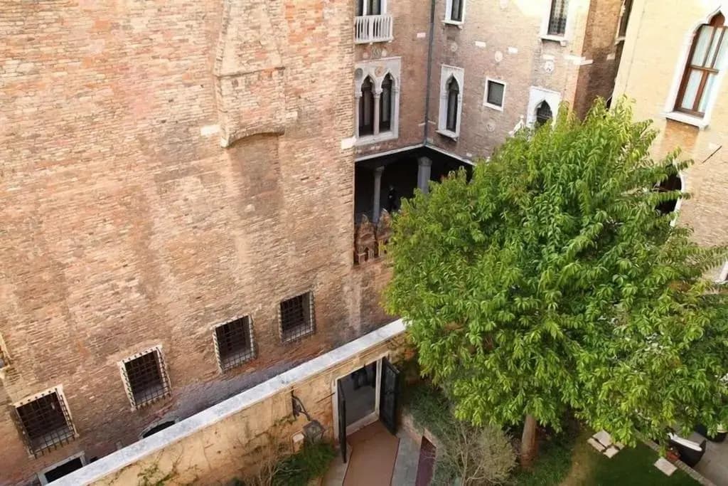 Pesaro Palace - photo 1