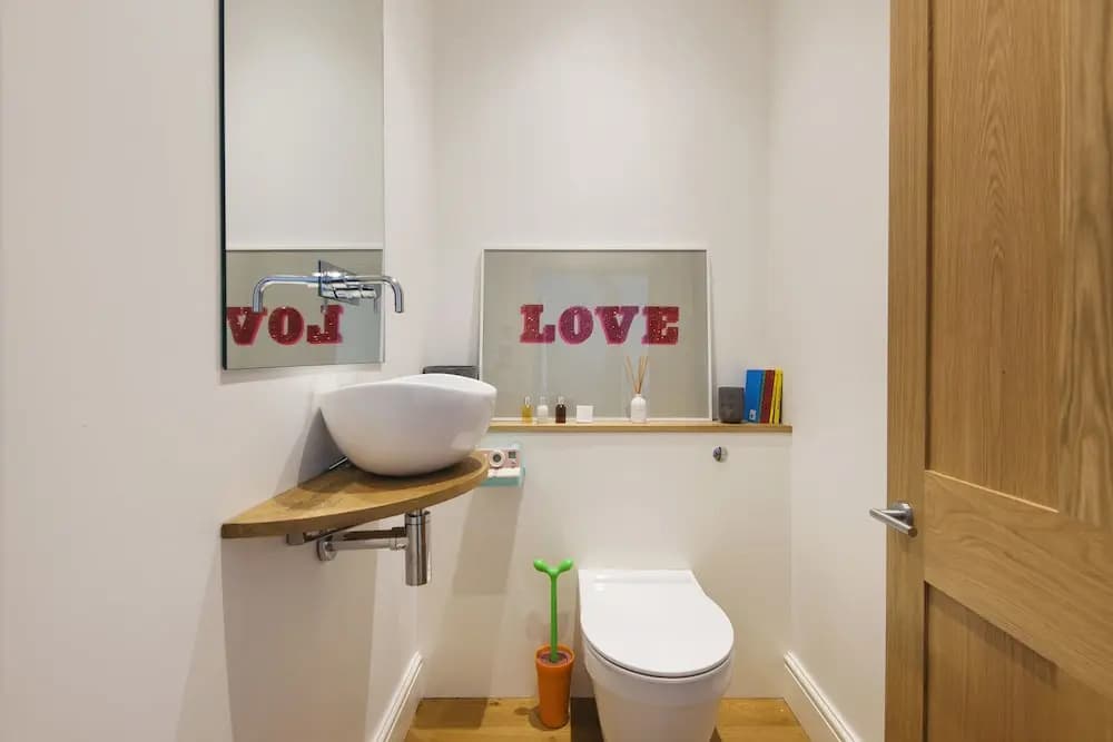 Enchanting Southfields Home by King George's Park - photo 6